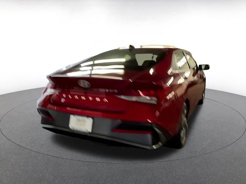 Used 2025 Hyundai Elantra SEL image 14