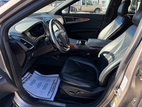 Used 2016 Lincoln MKX Select image 12