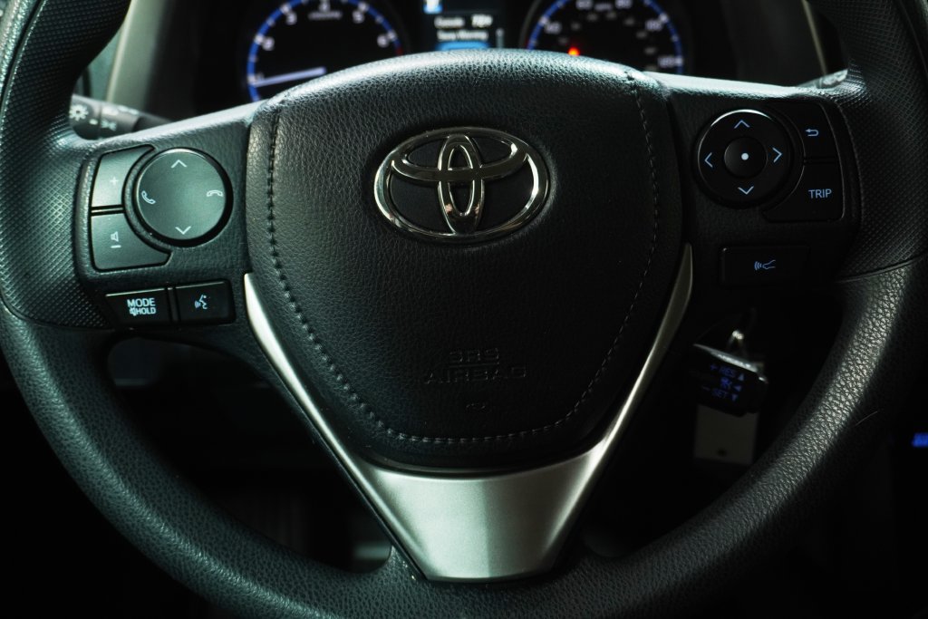 Used 2017 Toyota RAV4 LE w/ Carpet Mat Package AWD/4WD image 16