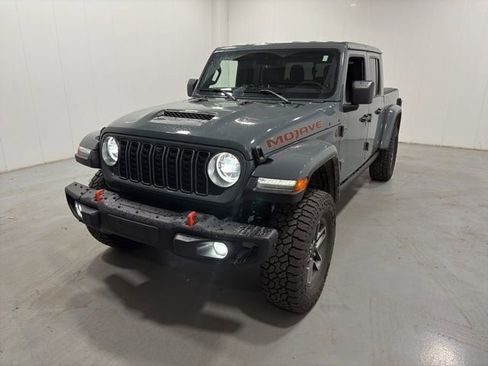 Used 2025 Jeep Gladiator Mojave AWD/4WD image 2