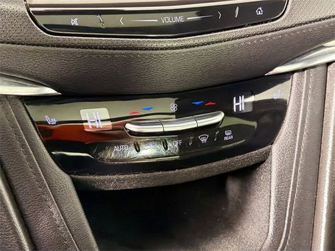 Used 2019 Cadillac XT5 Luxury image 16