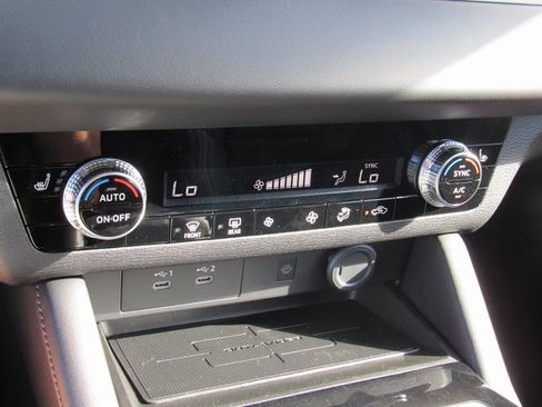 New 2025 Mitsubishi Outlander SE image 20