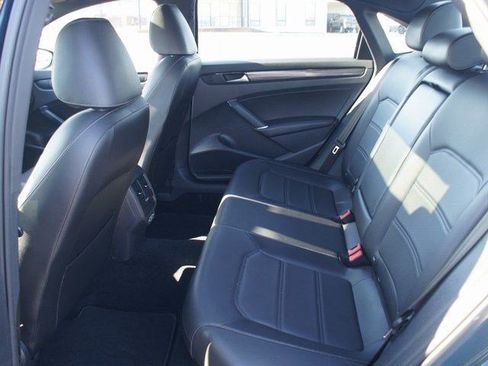 Used 2022 Volkswagen Passat 2.0T R-Line image 16