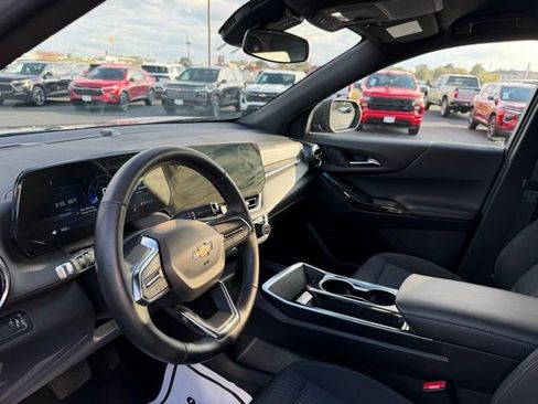 Used 2025 Chevrolet Equinox LT image 5