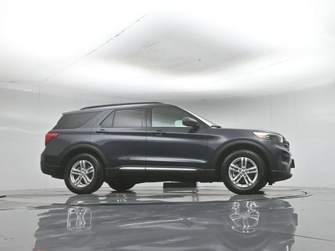 Used 2023 Ford Explorer XLT RWD image 53