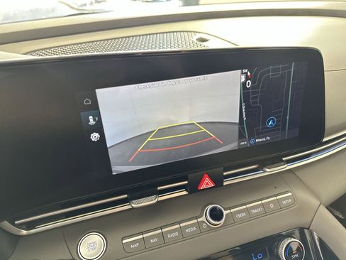 Used 2025 Hyundai Elantra SEL FWD image 17