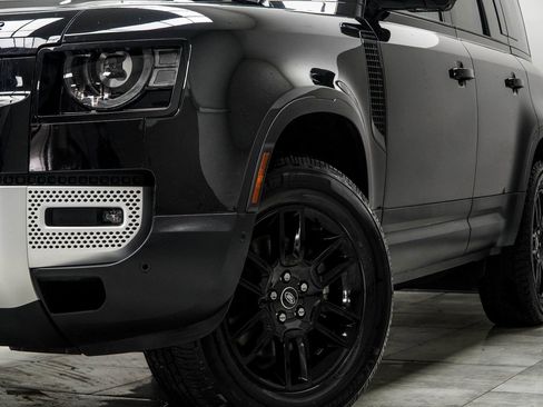 Used 2025 Land Rover Defender 110 S image 3