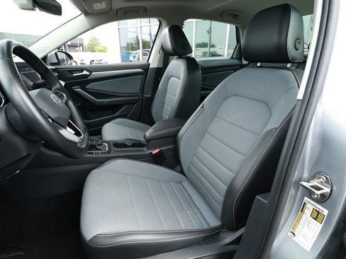 Used 2025 Volkswagen Jetta SE FWD image 25