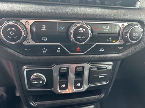Used 2024 Jeep Wrangler Sport AWD/4WD image 16