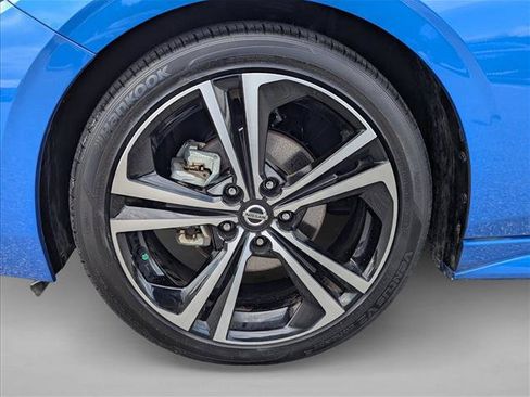Used 2023 Nissan Sentra SR w/ Electronics Package FWD image 9