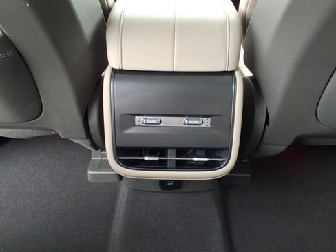 Used 2025 Lincoln Nautilus Reserve AWD/4WD image 14