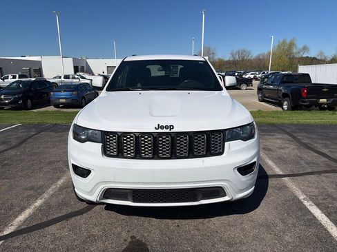 Used 2021 Jeep Grand Cherokee Laredo X AWD/4WD image 2