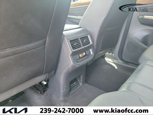 Used 2025 Volkswagen Atlas SE FWD image 14