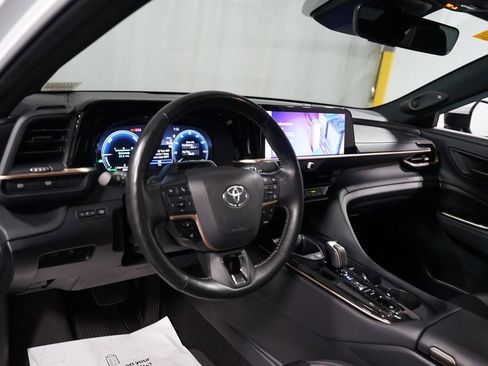 Used 2024 Toyota Crown Platinum image 11