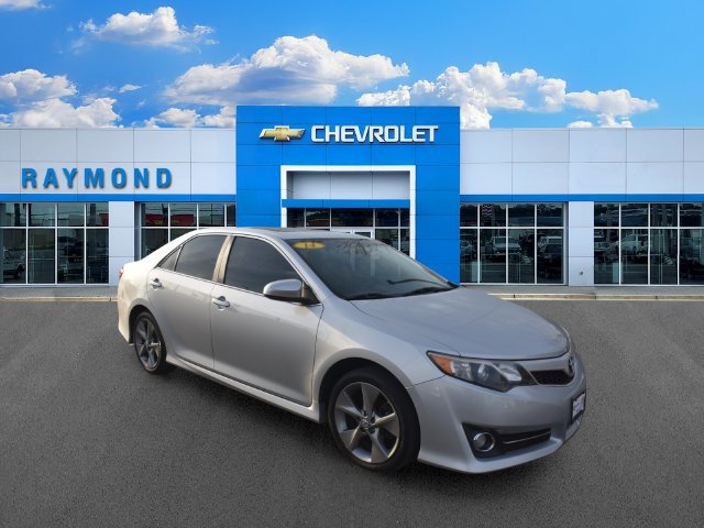 Used 2014 Toyota Camry SE FWD image 1