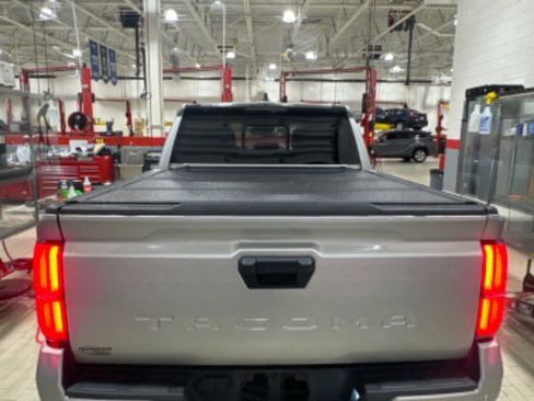 Used 2024 Toyota Tacoma SR5 w/ SR5 Upgrade Package image 9