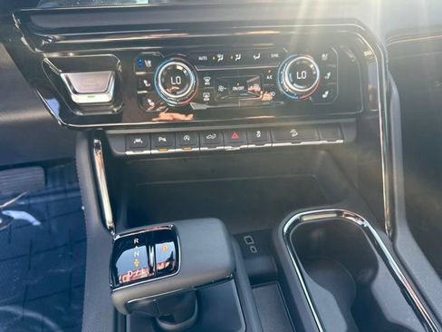 Used 2025 GMC Sierra 1500 AT4 w/ AT4 Premium Package AWD/4WD image 13