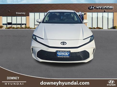 Used 2025 Toyota Camry Hybrid FWD image 8