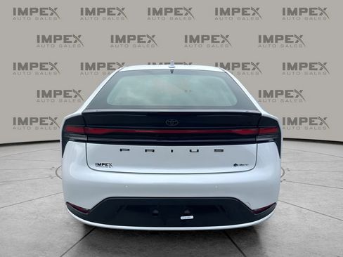 Used 2025 Toyota Prius XLE image 4