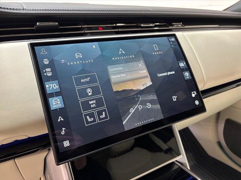 Used 2025 Land Rover Range Rover Long Wheelbase Autobiography image 16