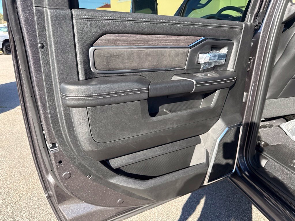 New 2027 RAM 2500 Laramie AWD/4WD image 22
