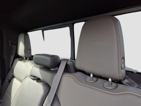 Used 2023 Chevrolet Silverado 1500 ZR2 w/ Technology Package image 18