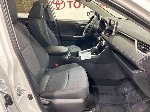 Used 2025 Toyota RAV4 XLE image 12