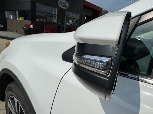 Used 2018 Toyota RAV4 XLE AWD/4WD image 11