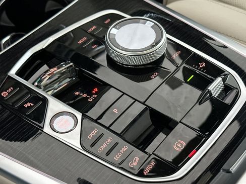 Used 2026 BMW X7 xDrive40i w/ M Sport Package image 22