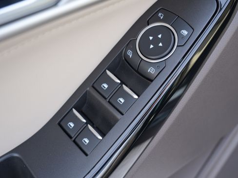 Used 2023 Ford Explorer Platinum w/ Class IV Trailer Tow Package image 20