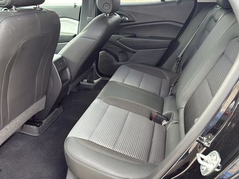 Used 2025 Chevrolet Trax LT FWD image 10