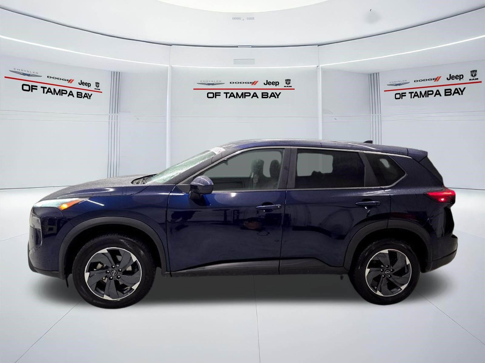 Used 2025 Nissan Rogue SV FWD image 3