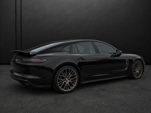 Used 2023 Porsche Panamera image 3