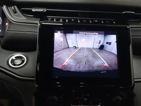 New 2025 Jeep Grand Cherokee Altitude image 36