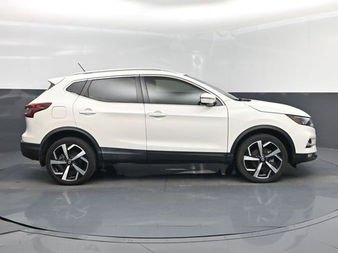 Used 2020 Nissan Rogue Sport SL w/ Premium Package FWD image 2