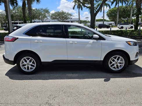 Used 2024 Ford Edge SEL image 9