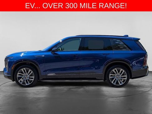 Used 2026 Cadillac Vistiq Sport w/ LPO, Floor Liner Package AWD/4WD image 6