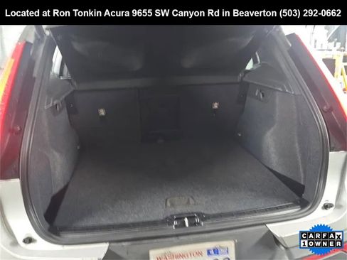 Used 2024 Volvo XC40 B5 Core image 11