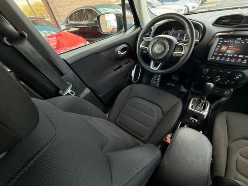 Used 2019 Jeep Renegade Latitude w/ UConnect 8.4 Nav Group image 46