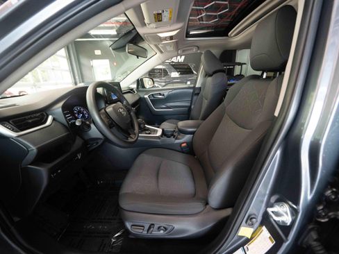 Used 2019 Toyota RAV4 XLE w/ Convenience Package AWD/4WD image 9