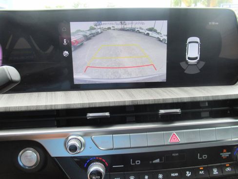 Used 2024 Kia Telluride EX w/ EX Captain's Chair Package FWD image 32