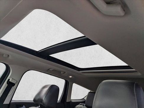 Used 2017 Ford Escape SE w/ SE Sport Appearance Package image 15