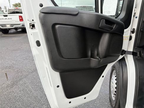 Used 2025 RAM ProMaster 2500 w/ Convenience Group FWD image 9