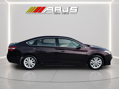 Used 2013 Toyota Avalon XLE image 6