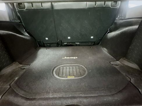 Used 2017 Jeep Wrangler Unlimited Sahara image 23