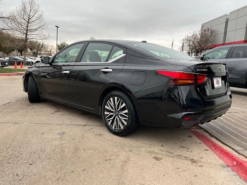 Used 2025 Nissan Altima 2.5 SV image 8