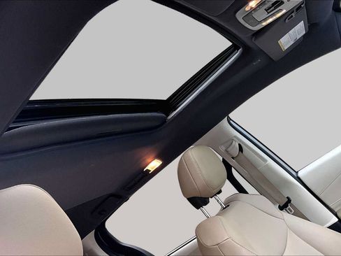 Certified 2023 Toyota Sienna XLE FWD image 14