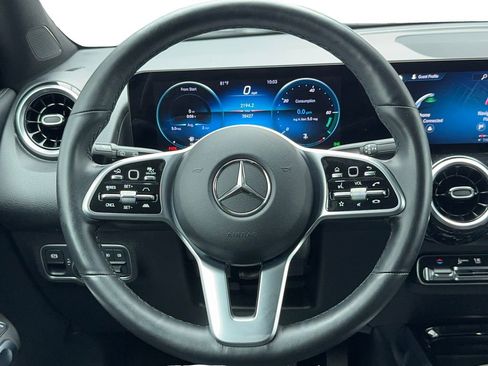 Used 2023 Mercedes-Benz GLB 250 4MATIC w/ Premium Package image 18