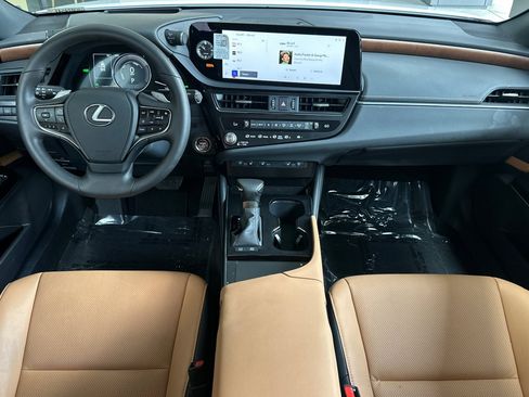 Used 2025 Lexus ES 300h w/ Premium Package FWD image 27