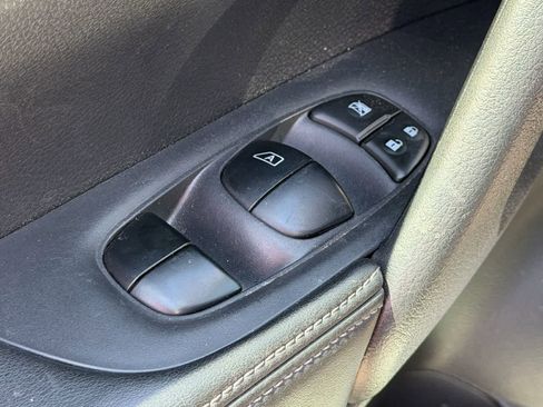 Certified 2019 Nissan Rogue SV w/ Premium Package image 19